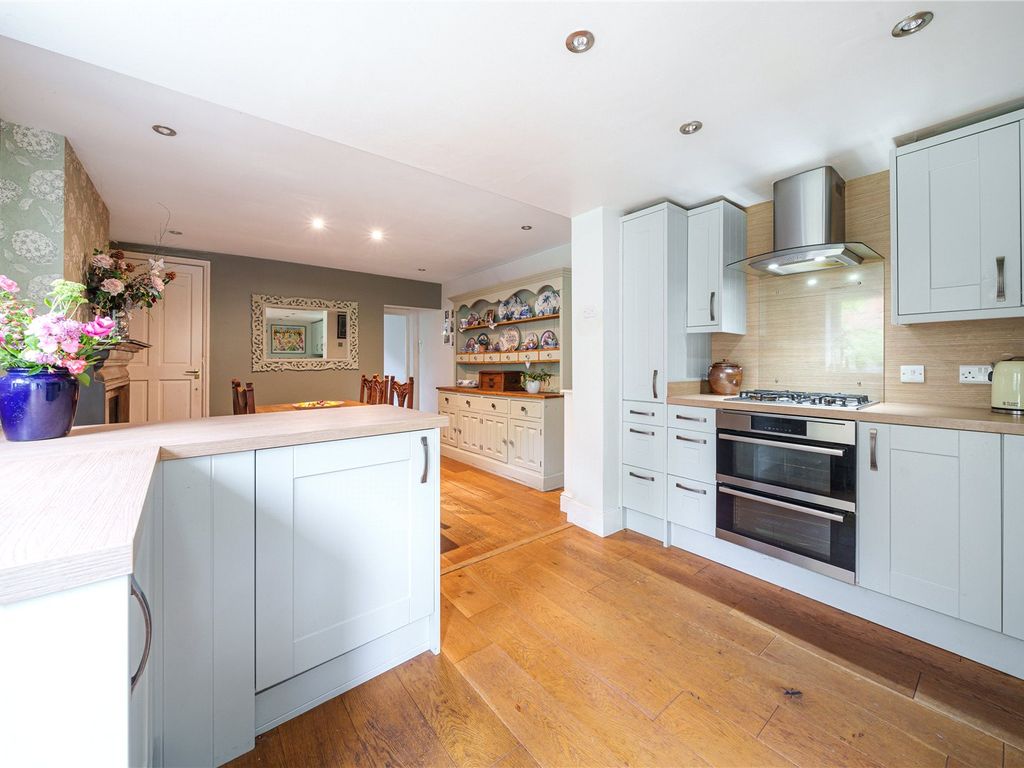 2 bed end terrace house for sale in Gravel Hill, Gerrards Cross SL9, £