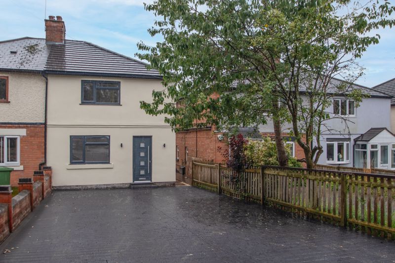 3 bed semidetached house for sale in Marlpit Lane, Headless Cross