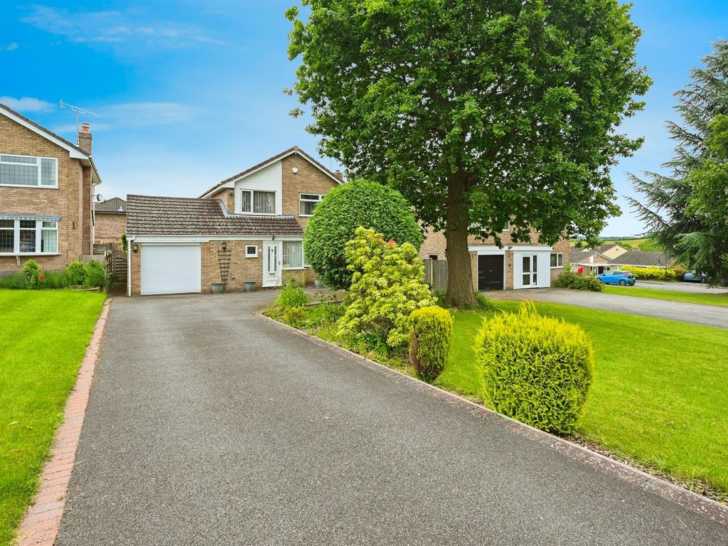 3 bed detached house for sale in Broom Avenue, Swanwick, Alfreton DE55