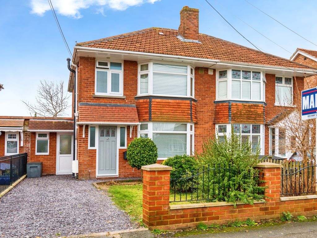 3 bed semidetached house for sale in Testwood Lane, Totton