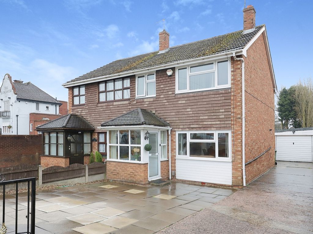 3 bed semidetached house for sale in Lichfield Road, Wednesfield