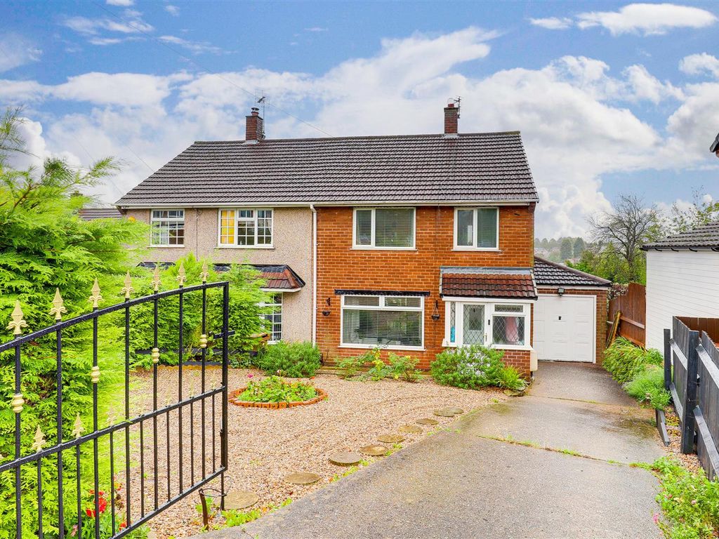 3 bed semidetached house for sale in Newcastle Avenue, Gedling