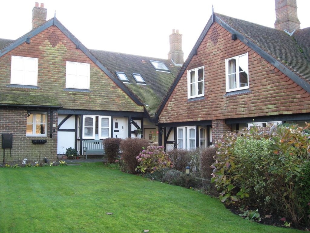 2 bed mews house to rent in Moons Yard, Church Road, Rotherfield