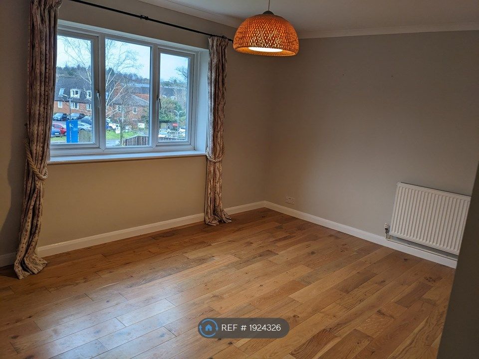 1 bed flat to rent in The Meads, Haslemere GU27, £900 pcm Zoopla