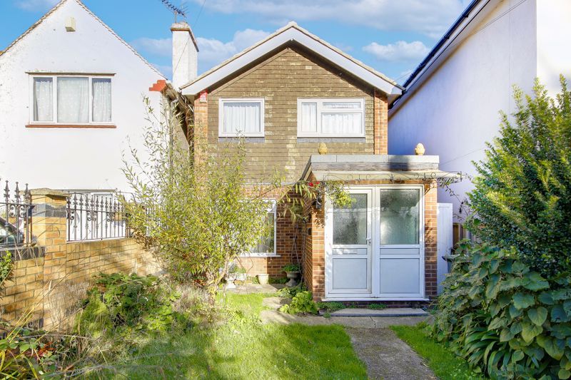 3 bed detached house for sale in Bullsmoor Lane, Enfield EN3, £450,000