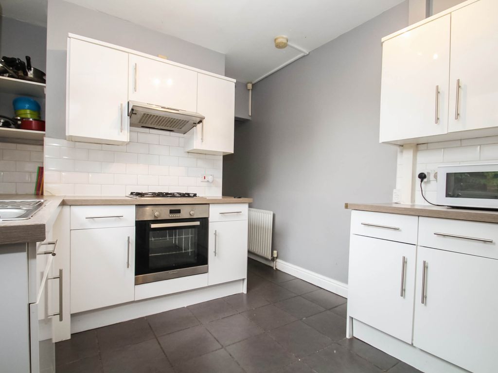 6 bed terraced house to rent in Cardigan Road, Hyde Park, Leeds LS6