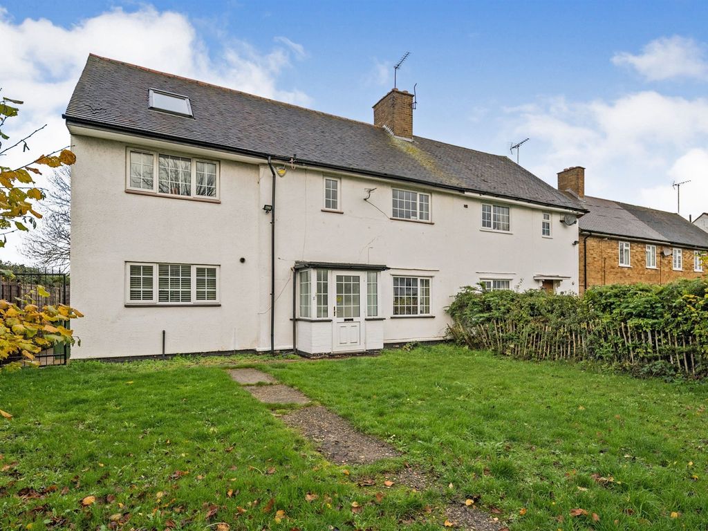 5 bed semidetached house for sale in Phillimore Place, Radlett WD7