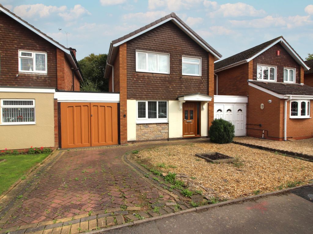 3 bed semidetached house for sale in Lynwood Close, Willenhall WV12, £