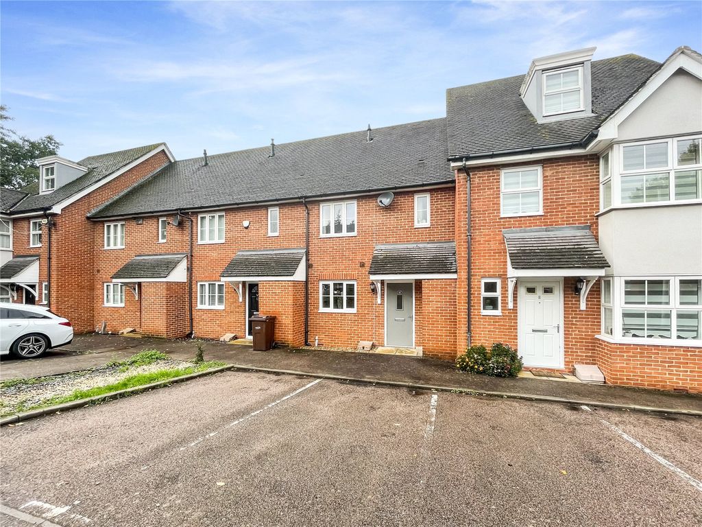 2 bed terraced house for sale in Fitzgilbert Close, Gillingham, Kent