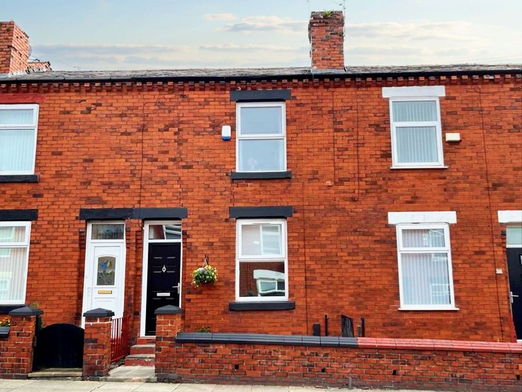 2 bed terraced house to rent in Charles Street, Swinton M27, £925 pcm