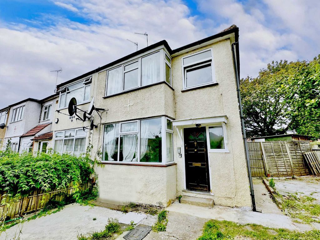 3 bed flat to rent in Brent Park Road, London NW4, £2,200 pcm Zoopla