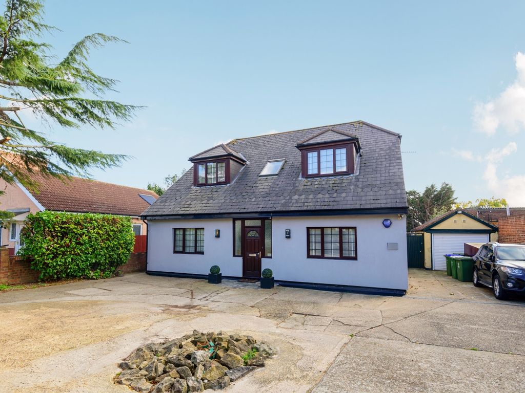 4 bed detached house for sale in Blackfen Road, Blackfen, Sidcup DA15