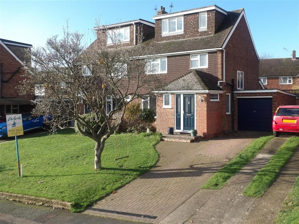 4 bed semidetached house for sale in Maple Close, Larkfield, Aylesford