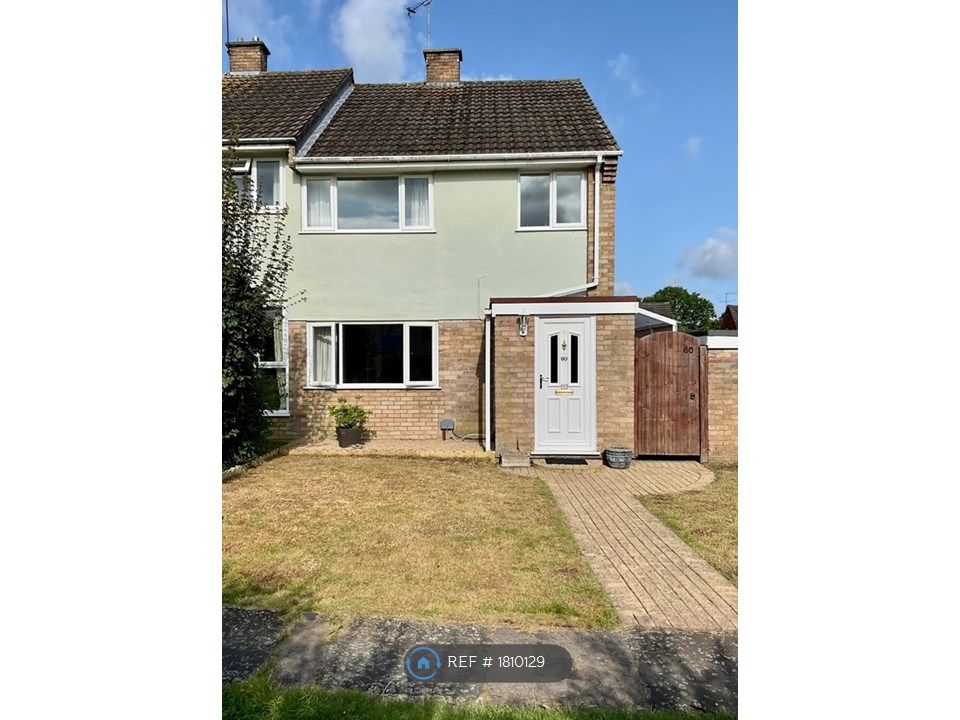 3 bed semidetached house to rent in Bartons Drive, Yateley GU46, £