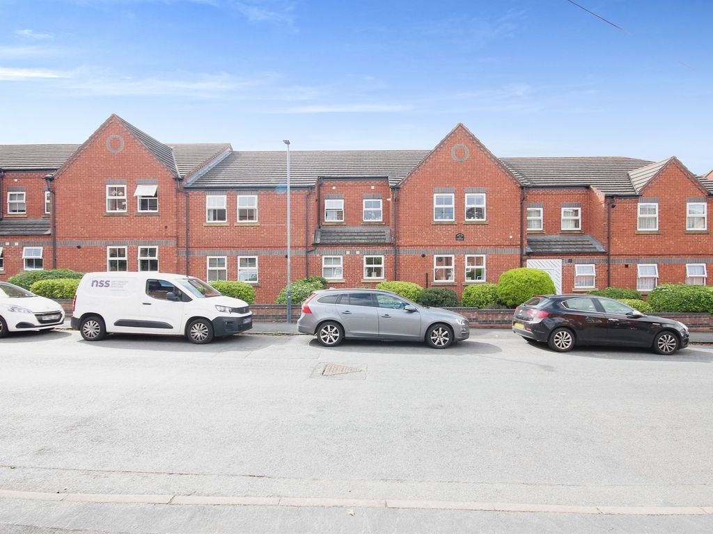 2 bed flat for sale in Cambridge Street, Rugby CV21, £135,000 Zoopla