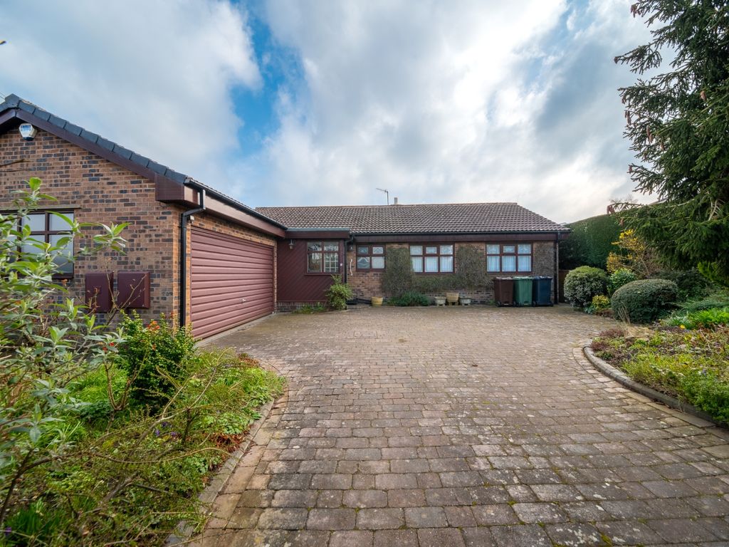 3 bed detached bungalow for sale in The Grove, Totley S17, £550,000