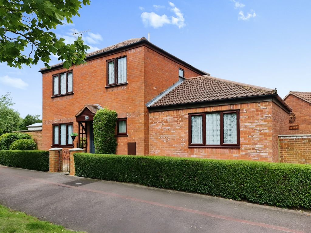 4 bed detached house for sale in Clayton Gate, Giffard Park, Milton