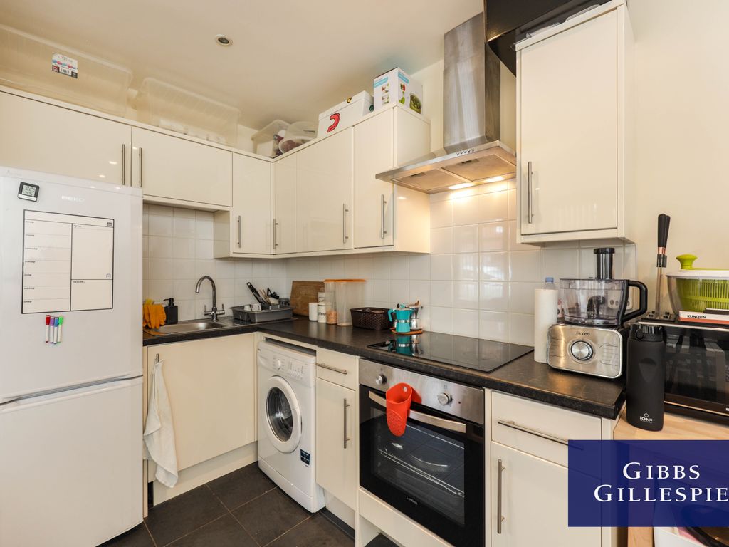 Studio to rent in Pembroke Road, Ruislip Manor, Ruislip HA4 Zoopla