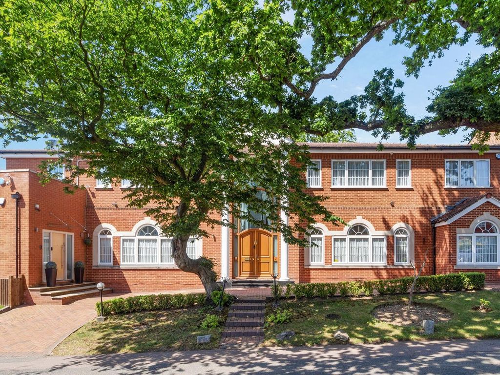 Crooked Usage, Finchley, London N3  