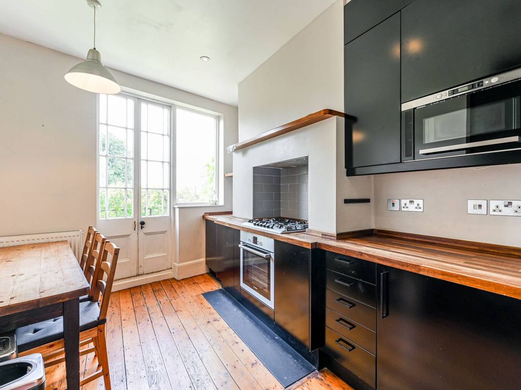3 bed flat for sale in Brixton Water Lane, Brockwell Park, London SW2