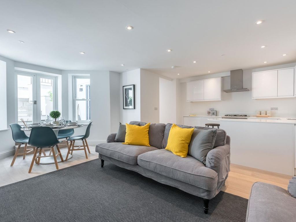 Sisters Avenue, London SW11