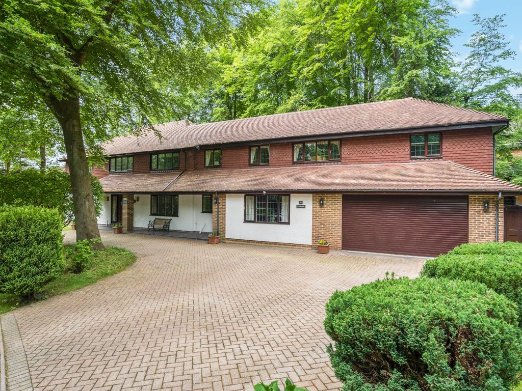 6 bed detached house for sale in Magnolia Dene, Hazlemere