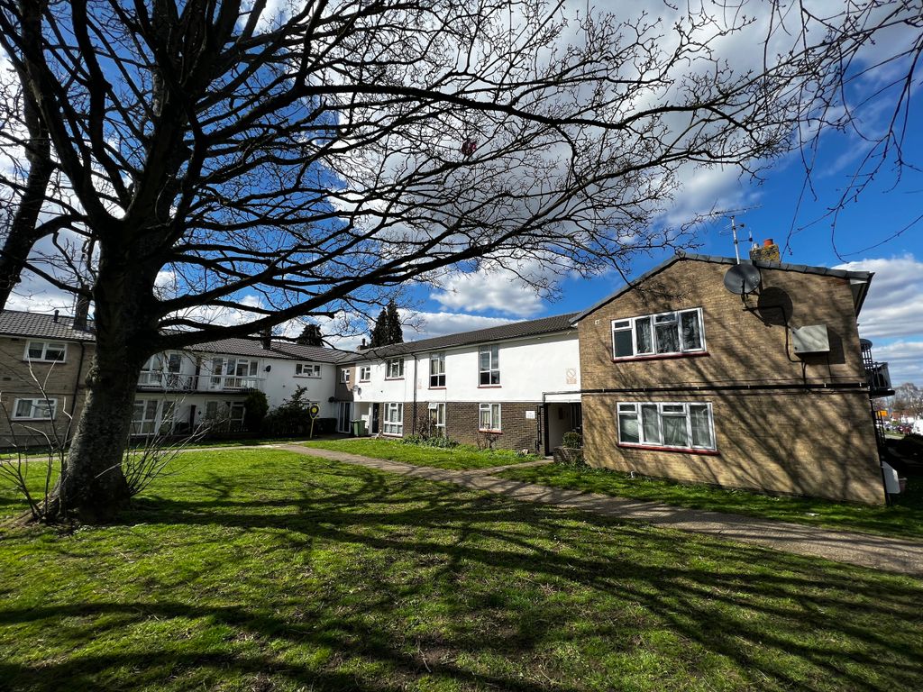 2 bed flat to rent in St. Leonards Road, Epsom KT18 Zoopla