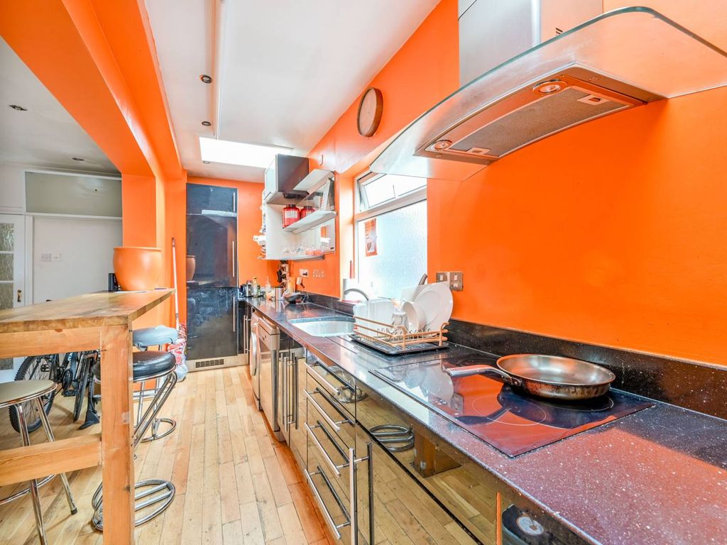 5 bed semidetached house for sale in Frant Road, Thornton Heath CR7, £