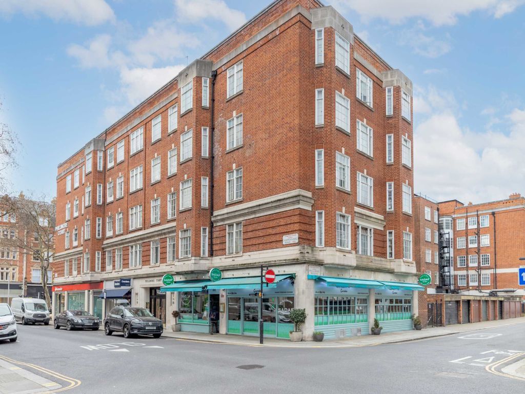 1 bed flat to rent in Kensington High Street, London W8, £2,600 pcm