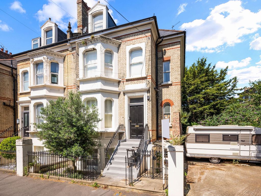 2 bed flat for sale in North Road, Surbiton KT6, £590,000 Zoopla