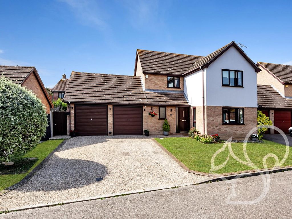 4 bed detached house for sale in Bullfinch Close, Colchester CO4, £