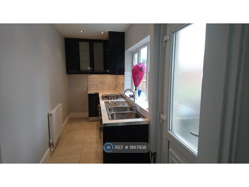 2 bed semidetached house to rent in Chesterfield Street, Carlton