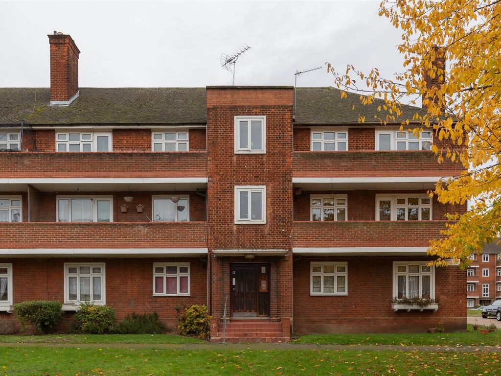 2 bed flat for sale in Althorne Gardens, London E18, £350,000 Zoopla