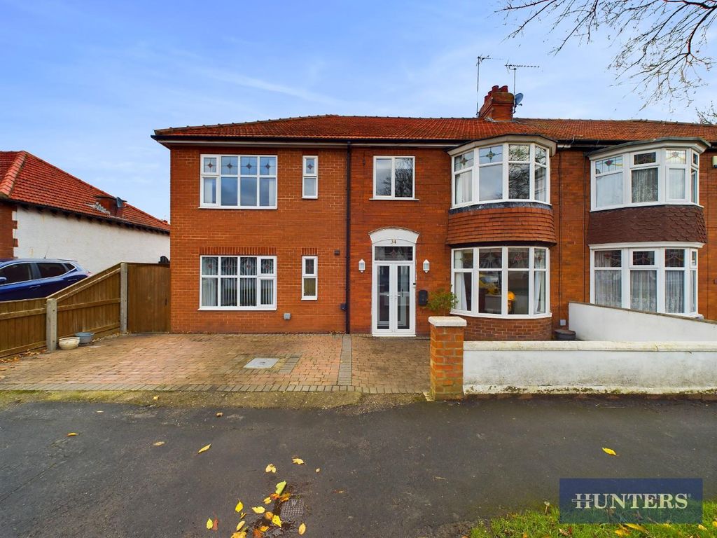 5 bed semidetached house for sale in St. Oswald Road, Bridlington