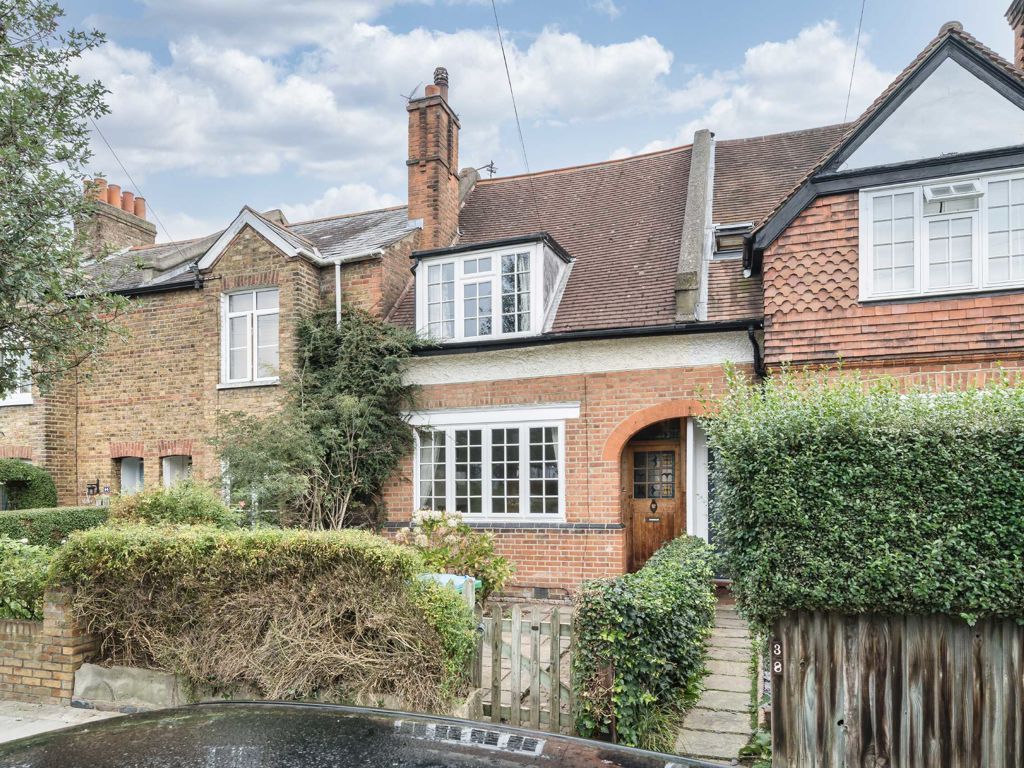 3 bed property to rent in Campbell Road, Twickenham TW2, £2,400 pcm