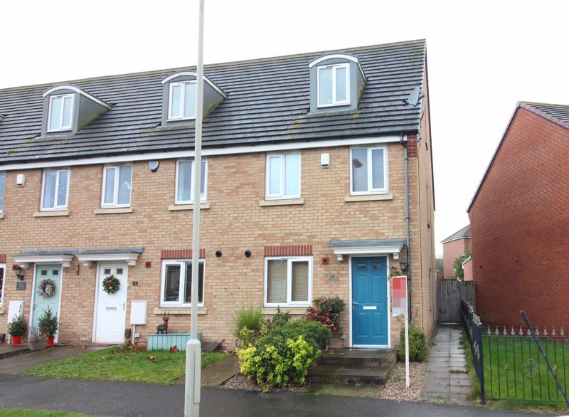 3 bed terraced house for sale in Great Western Way, Kingswinford DY6, £