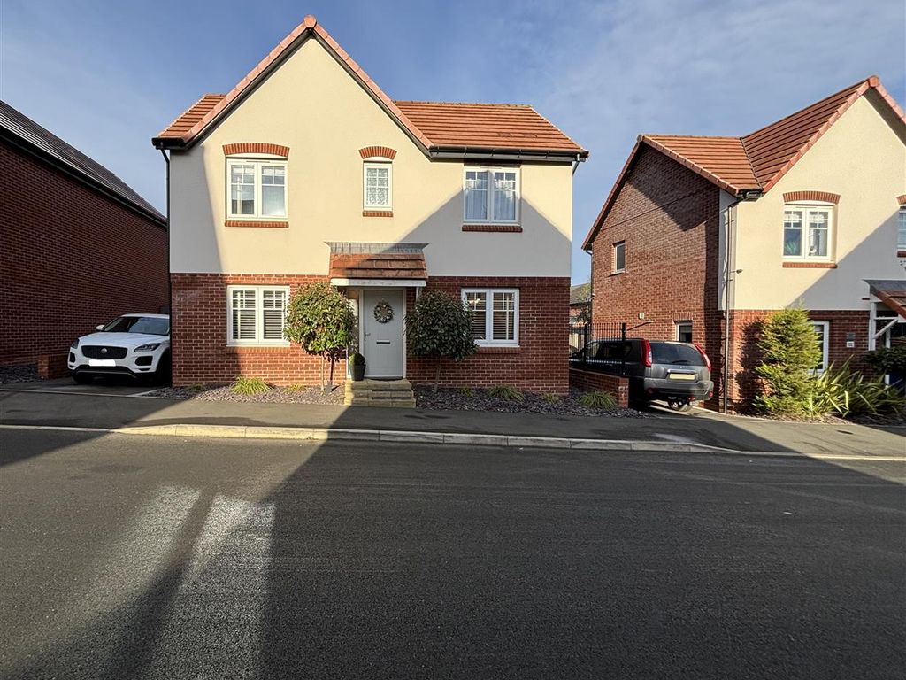 3 bed detached house for sale in Canyon Meadow, Creswell, Worksop S80