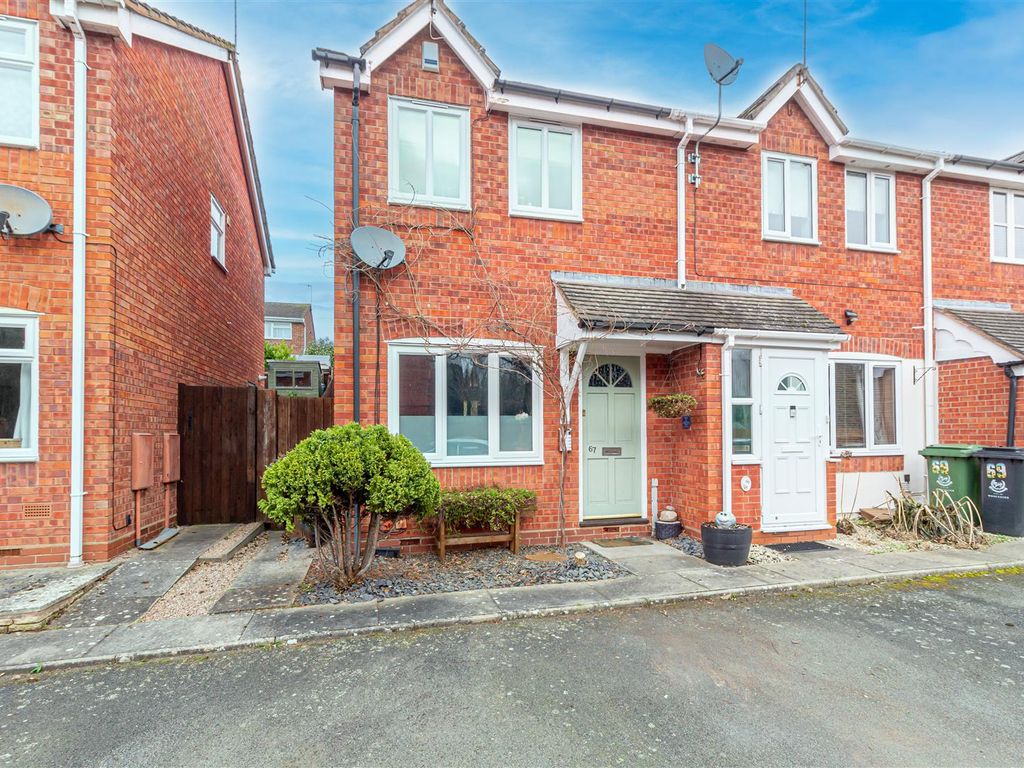 2 bed end terrace house for sale in Sanctuary Close, Worcester WR2, £