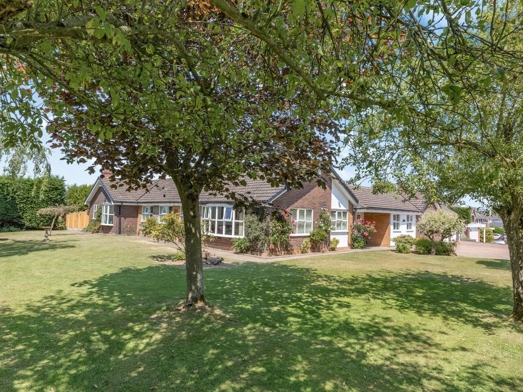 4 bed detached bungalow for sale in Top Road, Acton Trussell, Stafford
