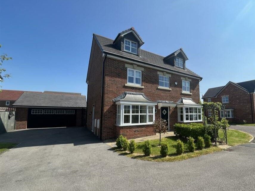 5 bed detached house for sale in Pinfold Close, Preston, Lancashire PR3