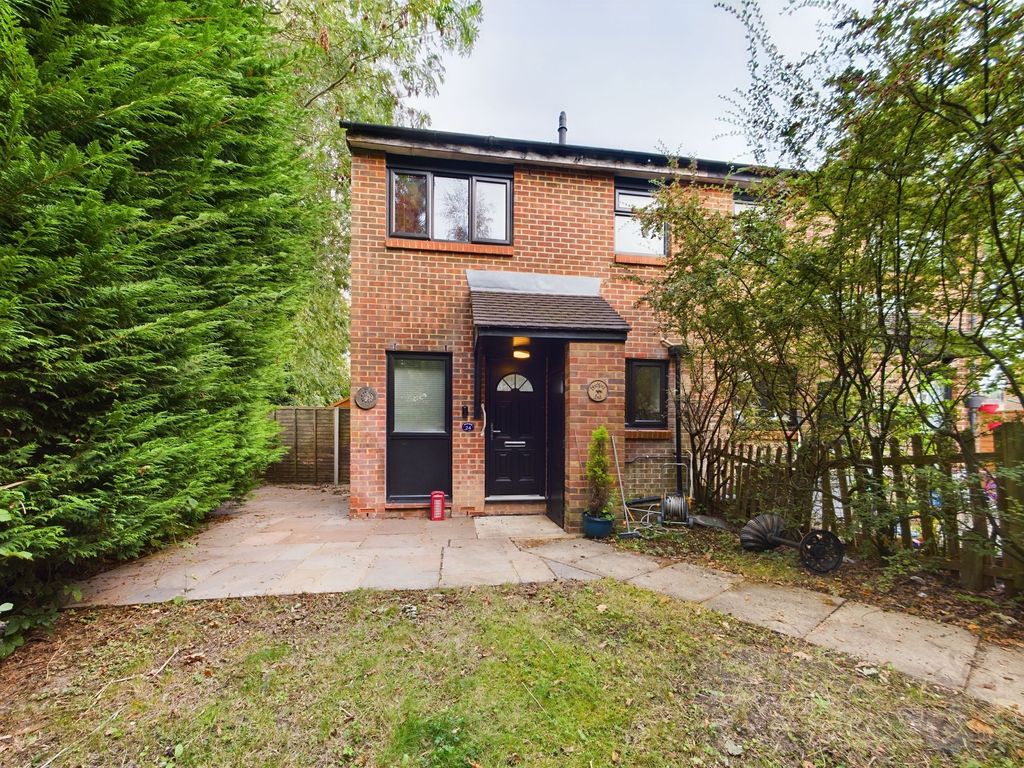 1 bed terraced house for sale in Kenilworth Close, Crawley RH11, £