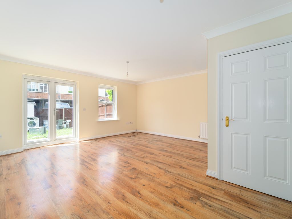 4 bed end terrace house to rent in Church Hill Road,