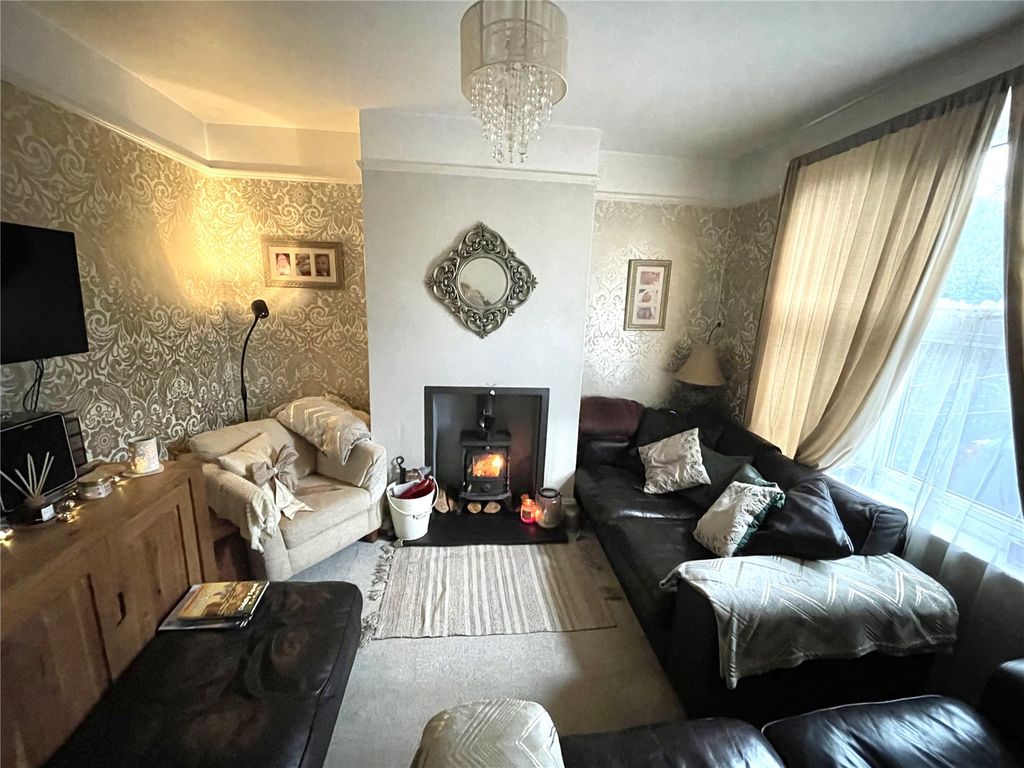 3 bed semidetached house for sale in Hackney Road, Maidstone, Kent