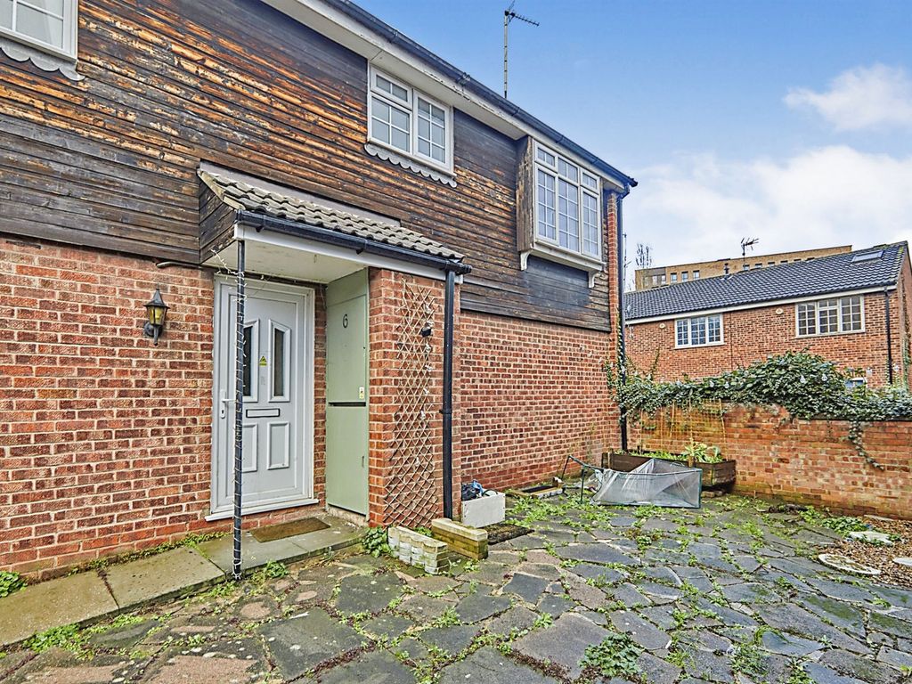 2 bed property for sale in Matlock Court, Nottingham NG1 Zoopla