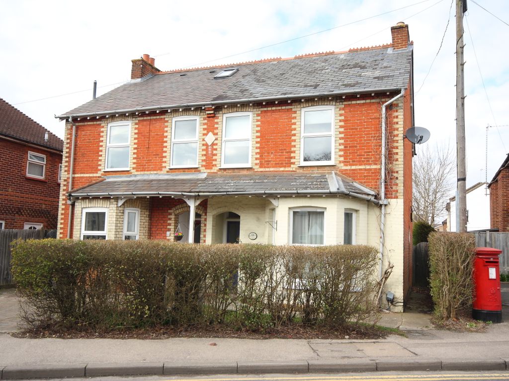 2 bed semidetached house for sale in Broadway, Knaphill, Woking GU21
