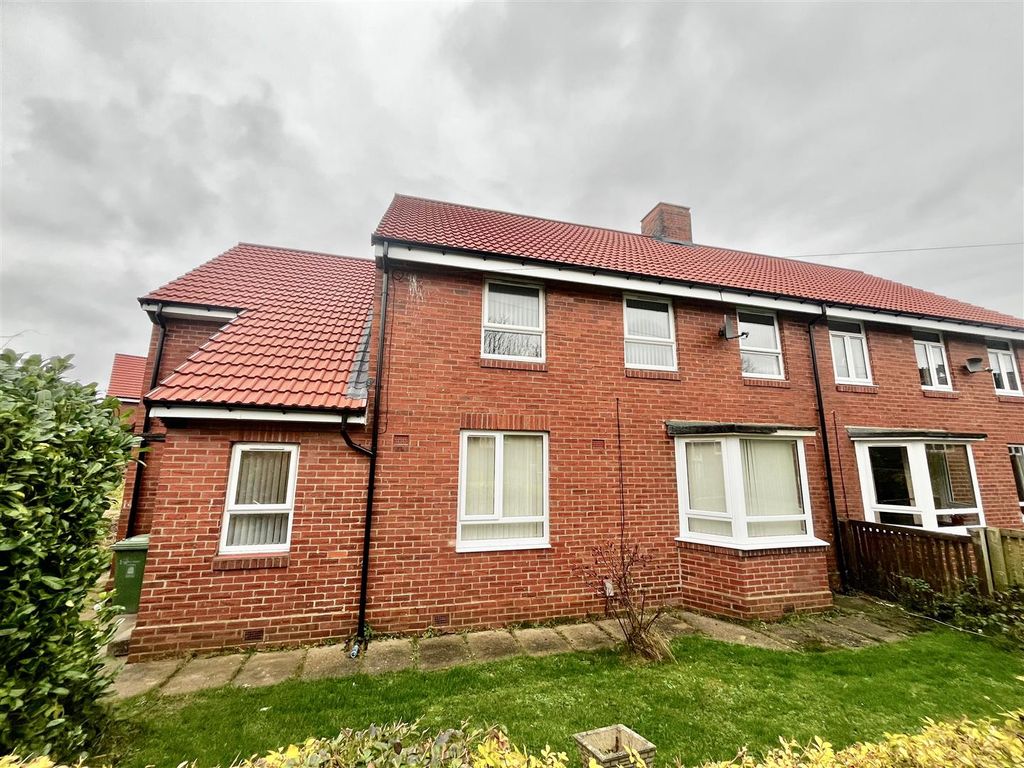 3 bed semidetached house to rent in Wallace Gardens, Gateshead NE9, £