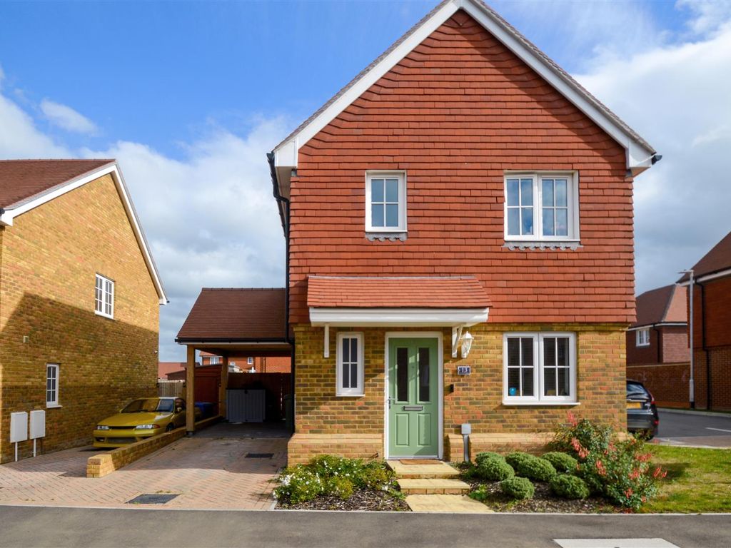 3 bed detached house for sale in Goldfinch Drive, Faversham ME13, £