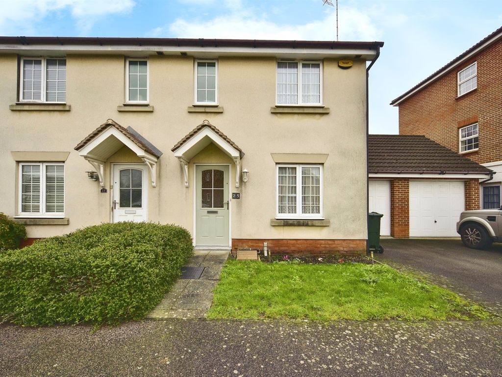 3 bed semidetached house for sale in Amethyst Drive, Sittingbourne