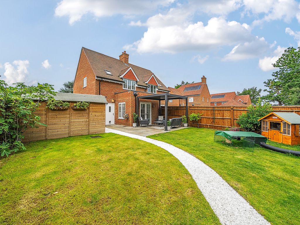 2 bed semidetached house for sale in Broadwood Rise, Send, Woking GU23