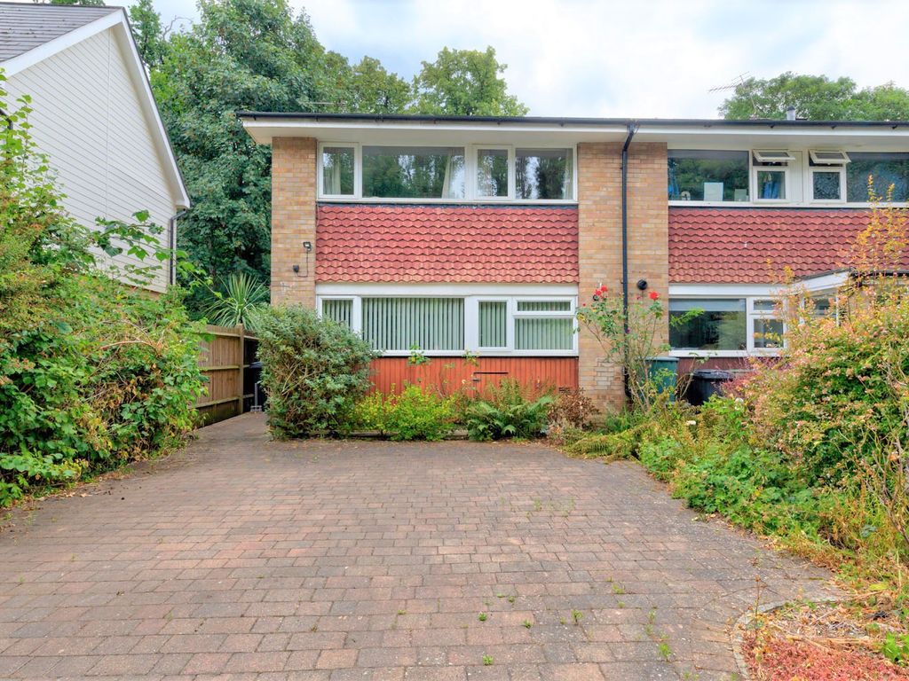 3 bed end terrace house for sale in Holmwood Close, Cheam, Sutton